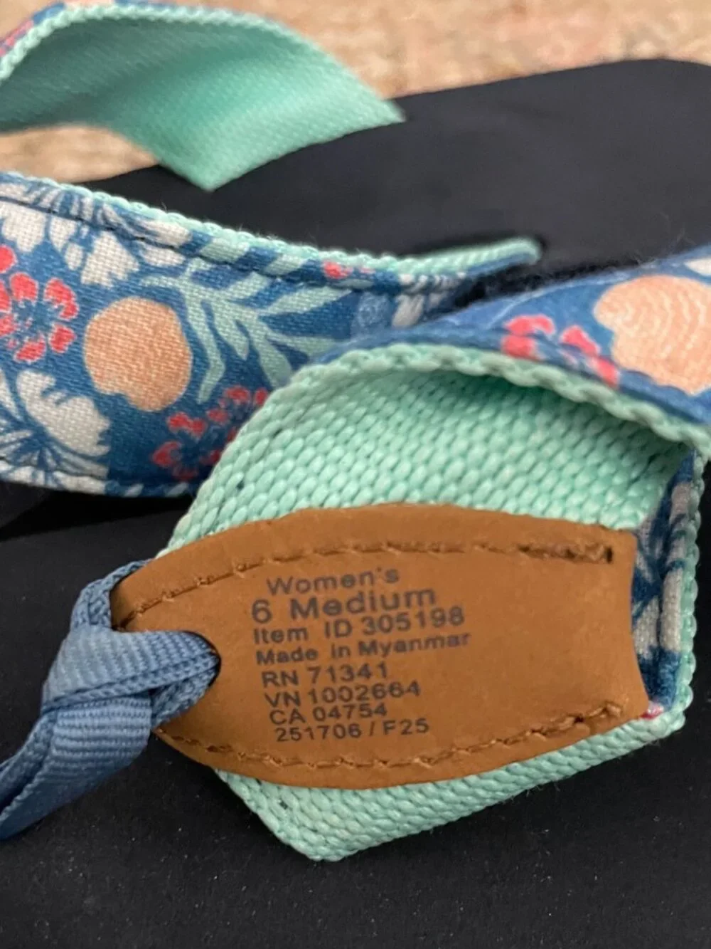 Women's Maine Isle Flip-Flops, Woven Print Blue Water Hibiscus Size 6 NWOT